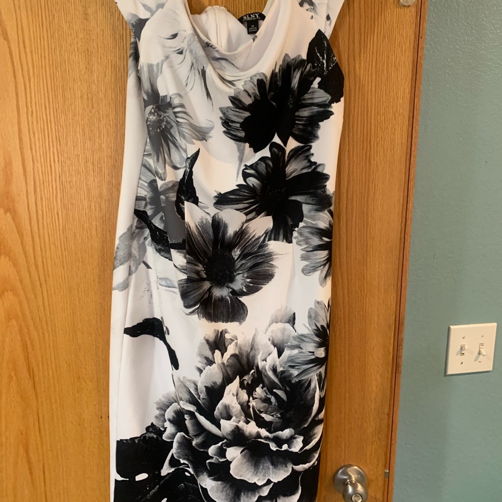 SLNY Monochrome Floral Midi Dress